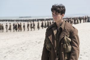 Fionn Whitehead v filmu Dunkirk.